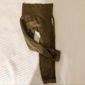 Gym Shark Leggings （go with the bra on sale too!)